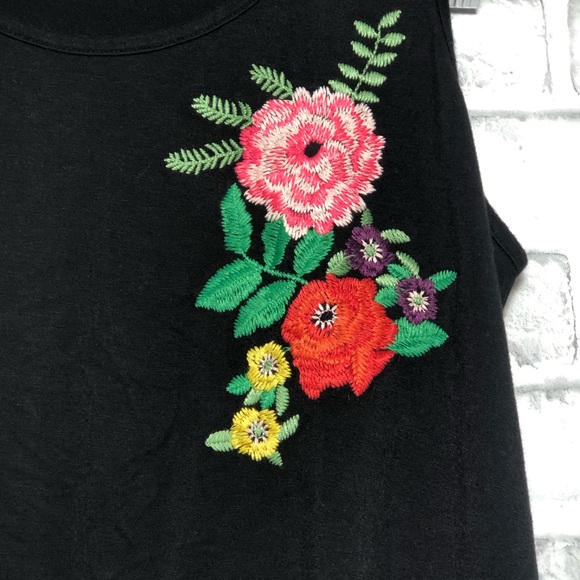 W5 Black Embroidered sleeveless top Size S - Picture 4 of 5